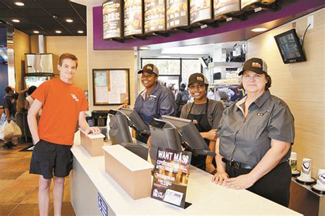 Answered October 4, 2017. . How much does taco bell managers make